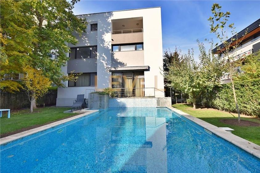 Casă individuală cu 8 camere cu Canalizare în Herăstrău