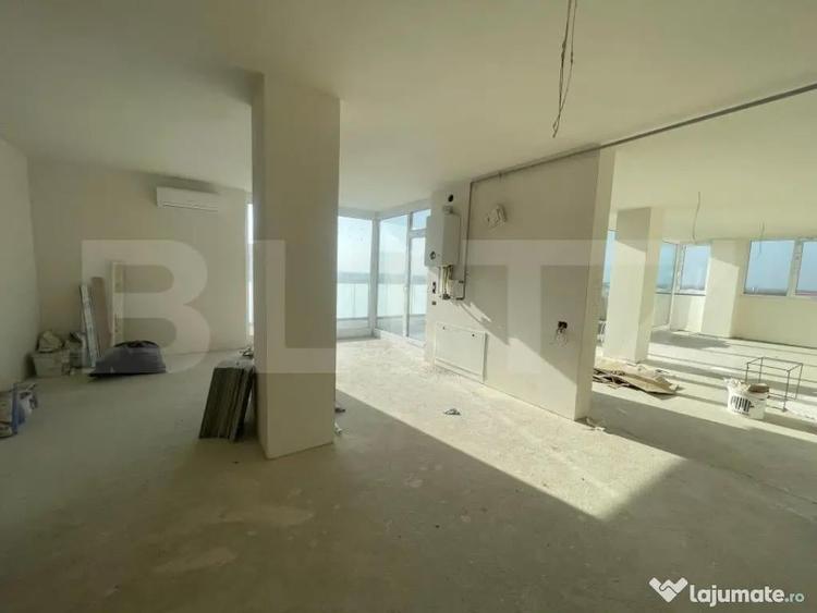 Apartament cu 3 camere semidecomandat în Torontalului