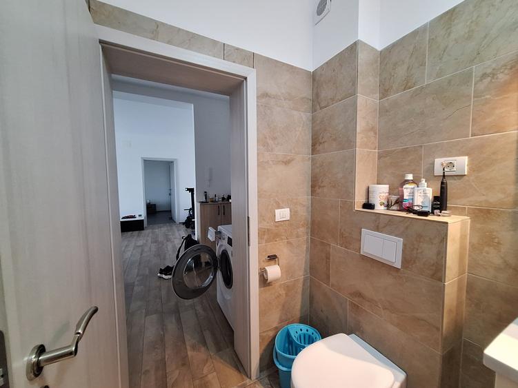 Apartament cu 3 camere semidecomandat, mobilat în Buziașului
