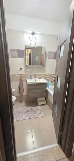 Apartament cu 3 camere decomandat în Lazaret