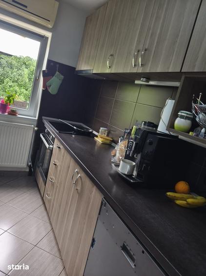 Apartament cu 2 camere semidecomandat, mobilat în Est