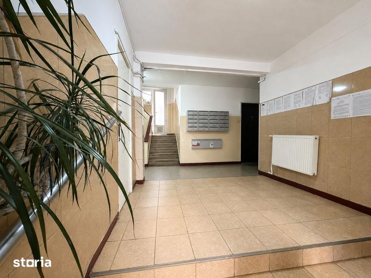 Apartament cu 3 camere decomandat în Titan