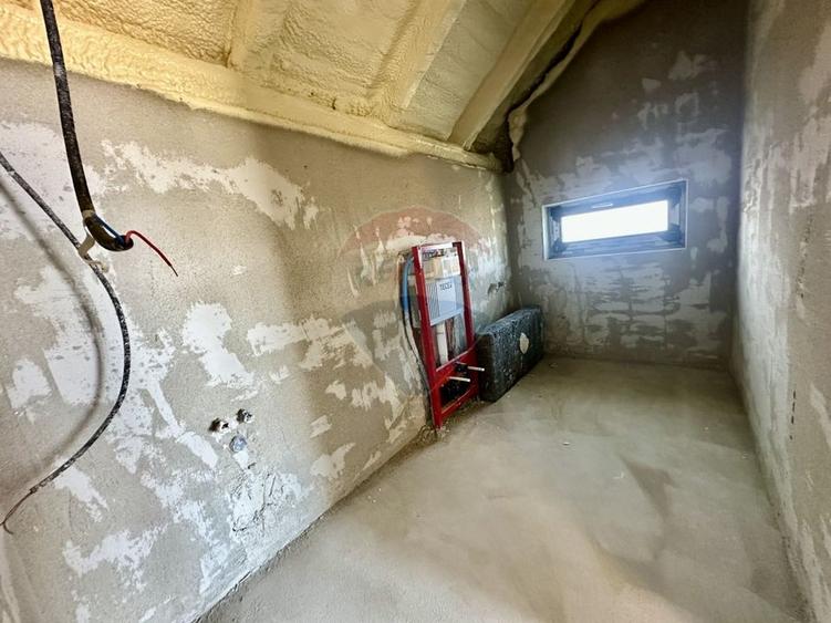 Casă individuală cu 7 camere cu Teren 350 Mp în Sălicea