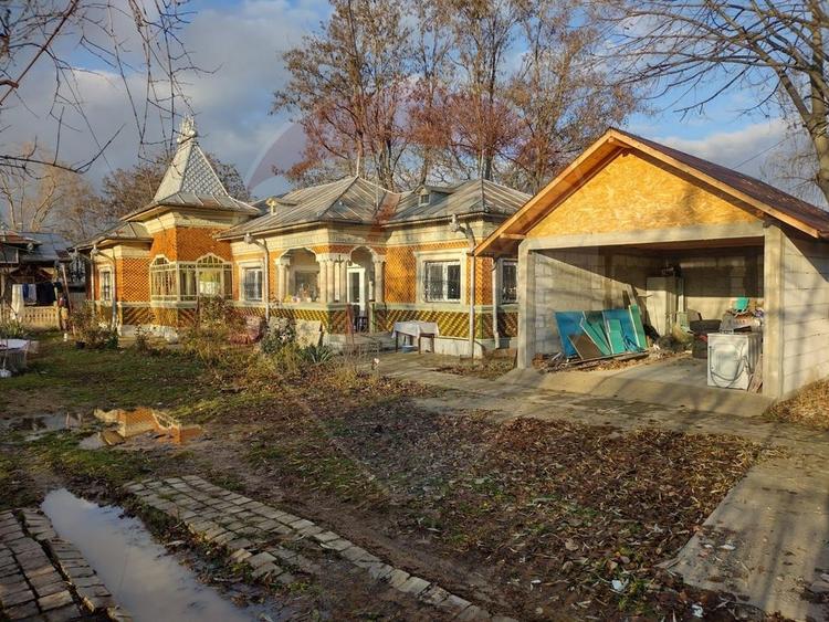 Casă individuală cu 6 camere cu Teren 1000 Mp în Central