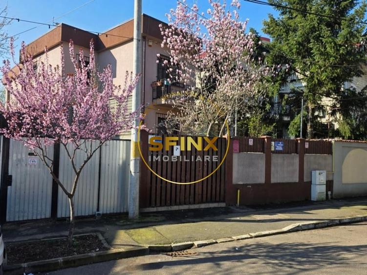 Casă individuală cu 5 camere cu Canalizare în Parcul Circului