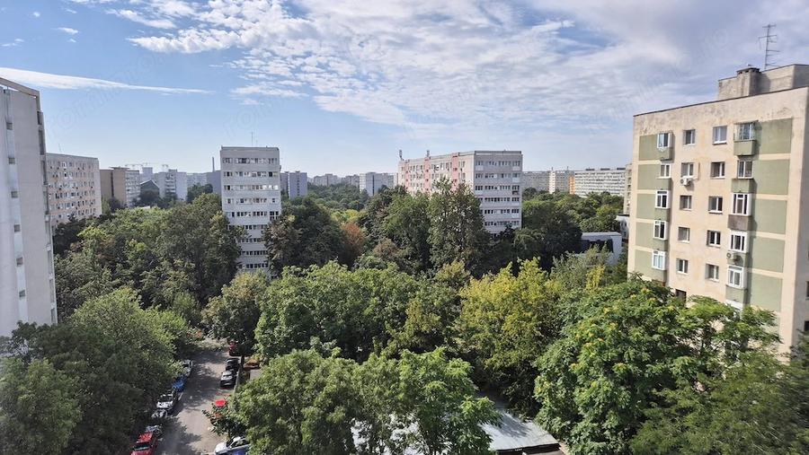 Apartament cu 3 camere semidecomandat în Baba Novac