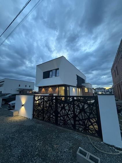 Casă individuală cu 5 camere cu Piscina în Moșnița Nouă