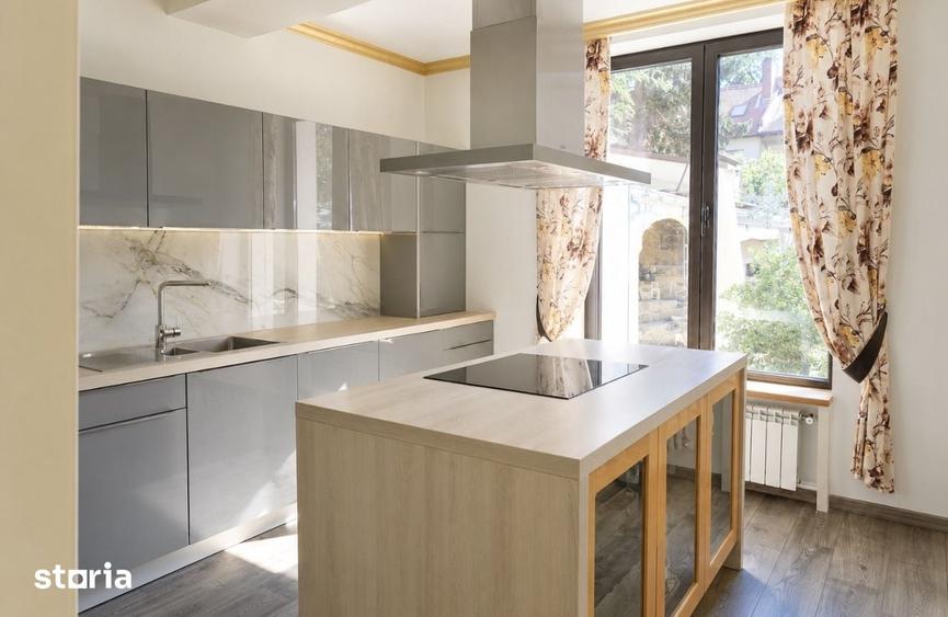 Casă cu 7 camere cu Teren 475 Mp în Domenii