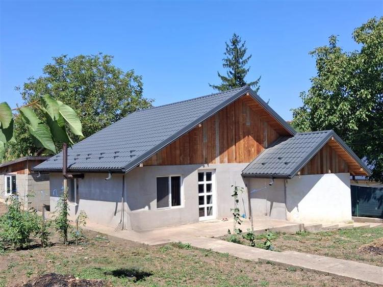 Casă individuală cu 3 camere cu Teren 582 Mp în Aeroport