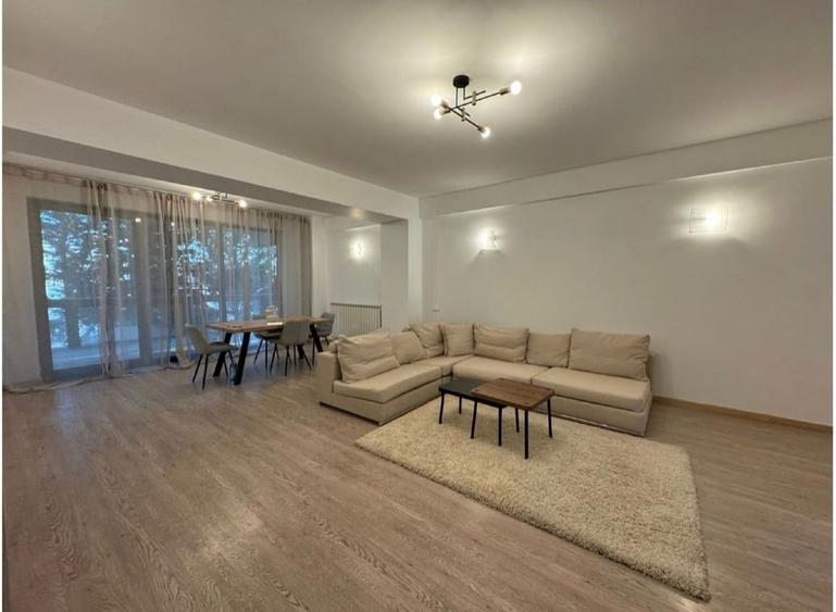 Apartament cu 3 camere decomandat, mobilat în Central