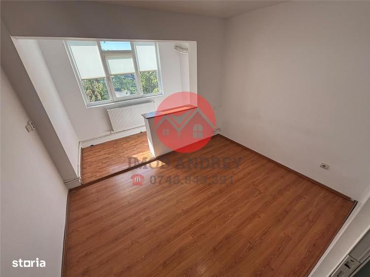 Apartament cu 3 camere decomandat în Piața Nouă