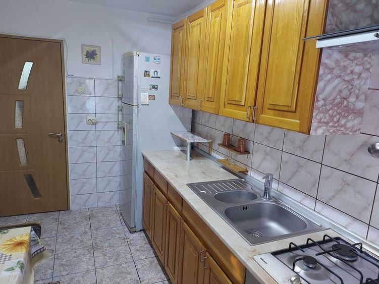 Apartament cu 2 camere decomandat în Tractorul