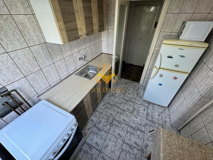 Apartament cu 2 camere semidecomandat, mobilat în P-ța Mihai Viteazul
