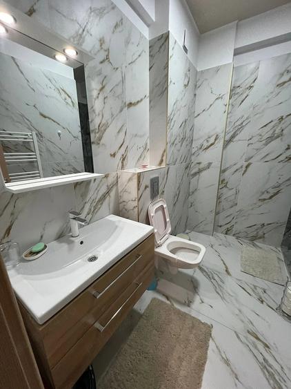 Apartament cu 3 camere semidecomandat în Nord
