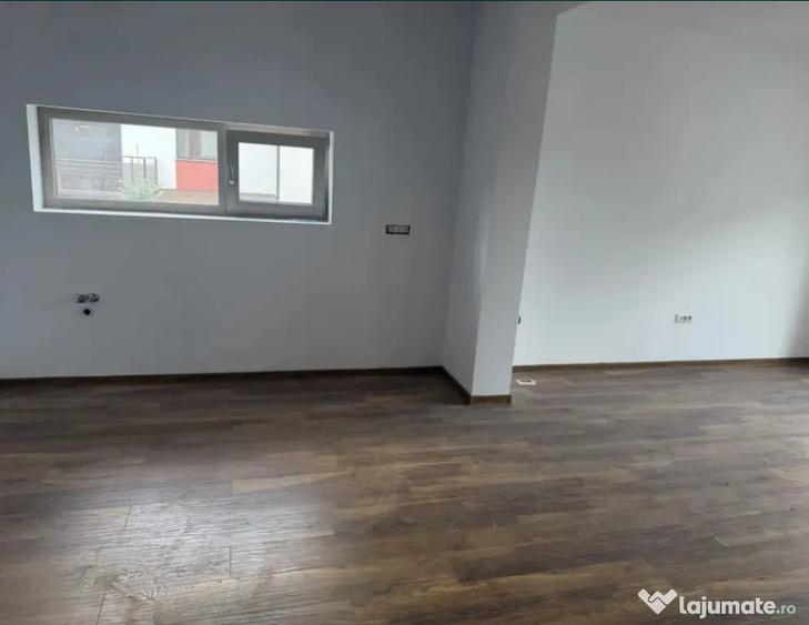 Garsonieră decomandată în Tractorul