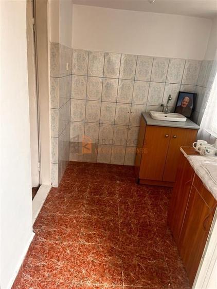 Casă individuală cu 4 camere cu Canalizare în Dorobanți 2