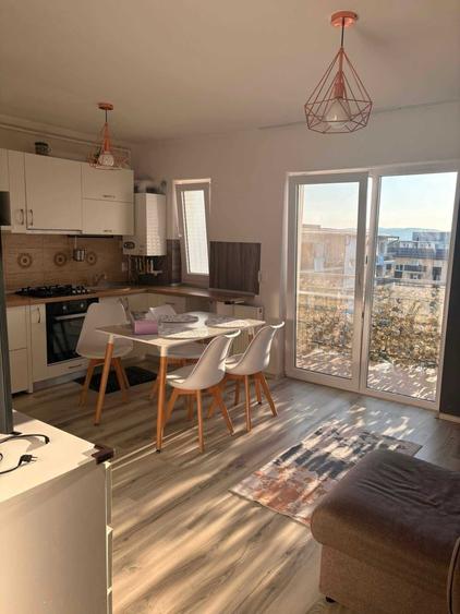 Apartament cu 3 camere decomandat în Sud