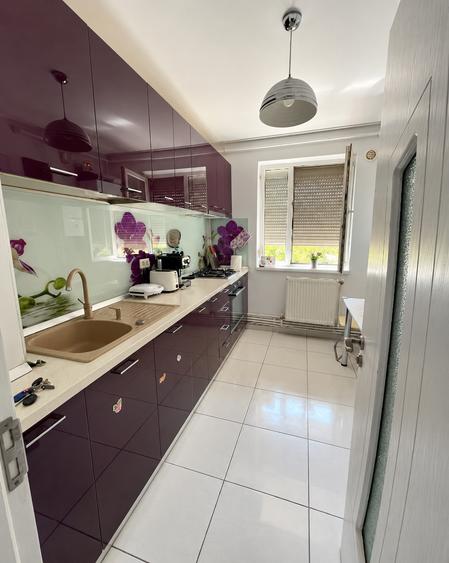 Apartament cu 2 camere semidecomandat, mobilat în Tomis Nord