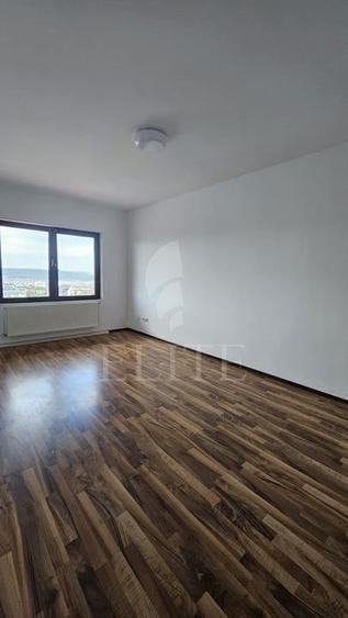 Apartament cu 4 camere semidecomandat în Zorilor
