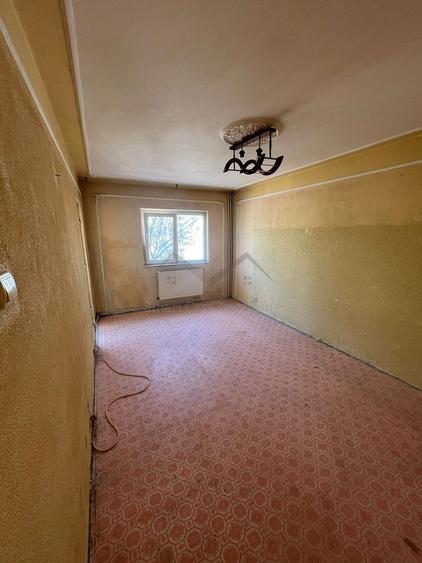 Apartament cu 2 camere decomandat în Nicolina