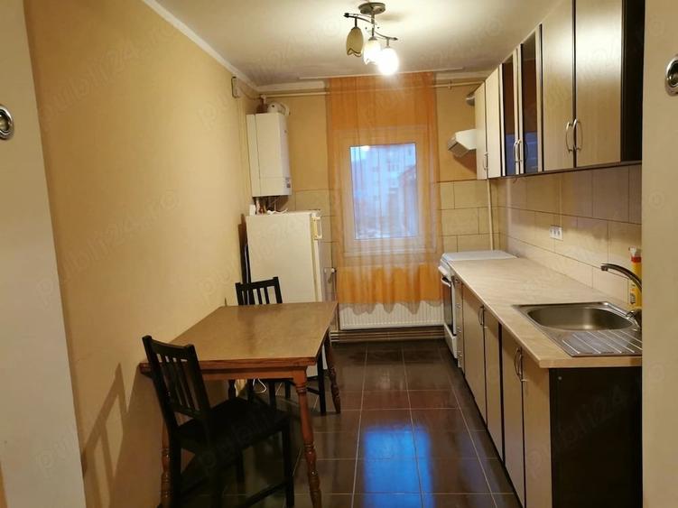 Apartament cu 3 camere decomandat în Vitrometan