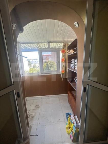 Apartament cu 2 camere semidecomandat, mobilat în Micro 6