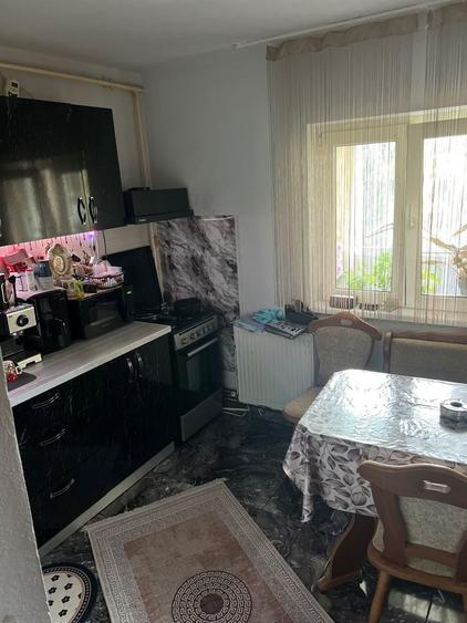 Apartament cu 3 camere decomandat în Exterior Vest