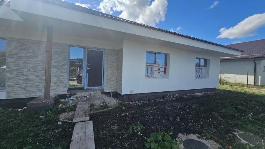 Casă individuală cu 4 camere cu Canalizare în Chinteni