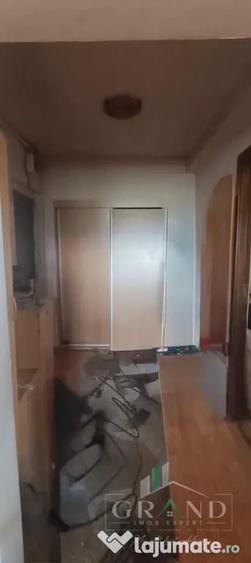 Apartament cu 2 camere decomandat în Florești