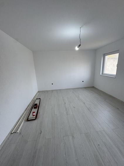 Casă individuală cu 5 camere cu Teren 900 Mp în Palanca