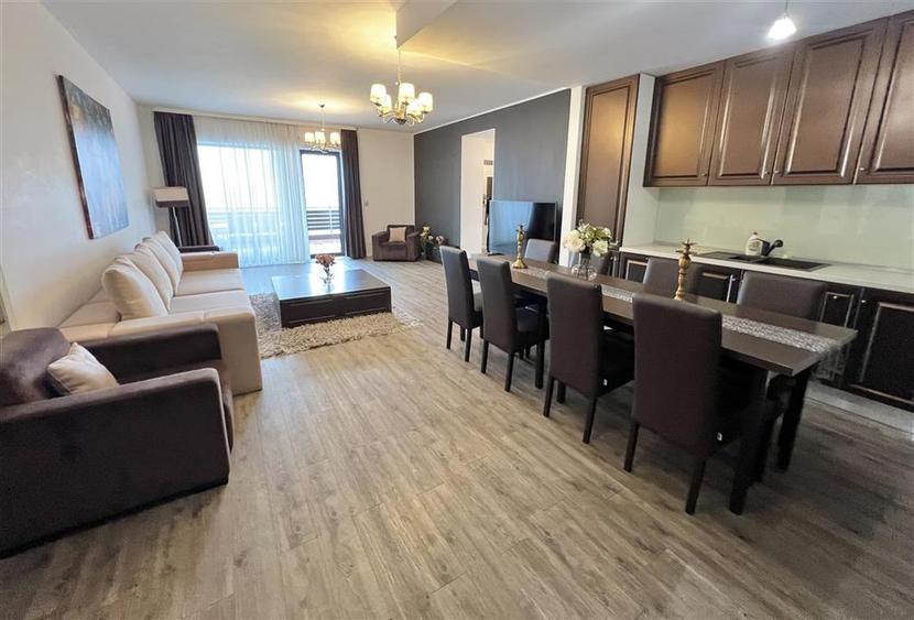 Apartament cu 4 camere decomandat, mobilat în Poiana Brașov