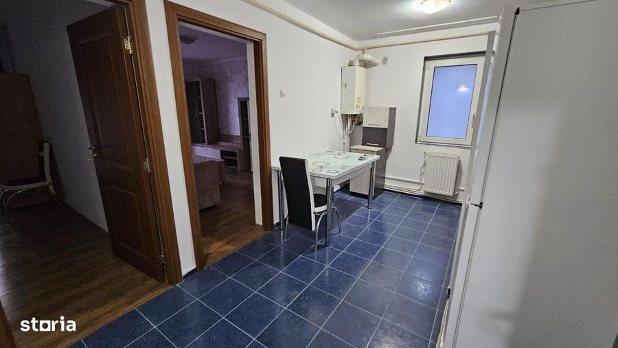 Apartament cu 3 camere semidecomandat în Central