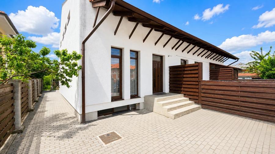 Duplex cu 12 camere cu Canalizare în Moșnița Veche