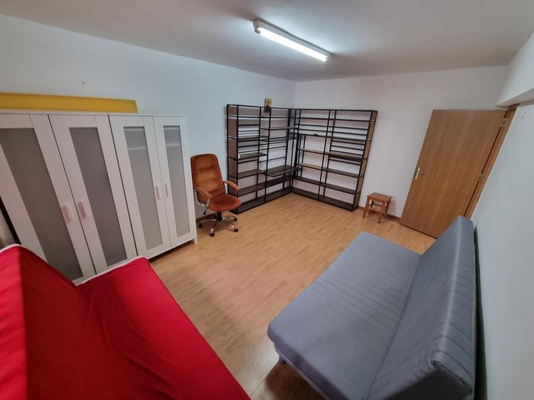 Apartament cu 3 camere decomandat, mobilat în Dristor