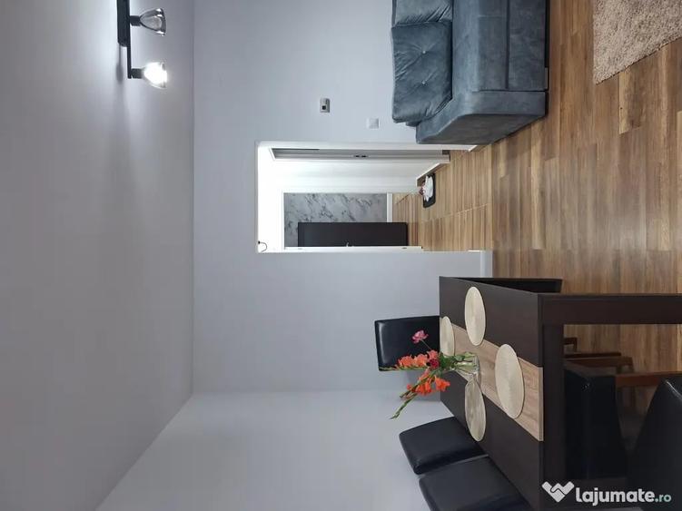 Apartament cu 3 camere decomandat în Aleea Trandafirilor