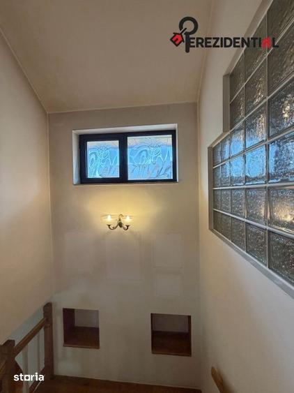 Casă cu 6 camere cu Teren 520 Mp în Văcăresti