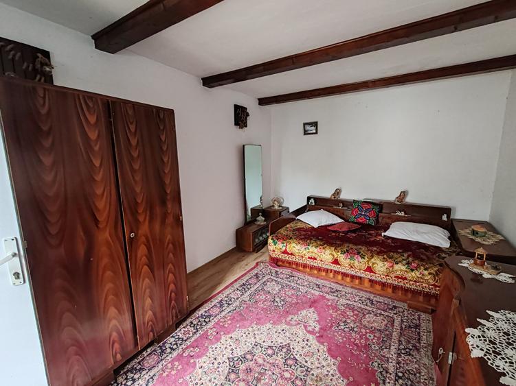 Casă individuală cu 6 camere cu Teren 900 Mp în Șercăița