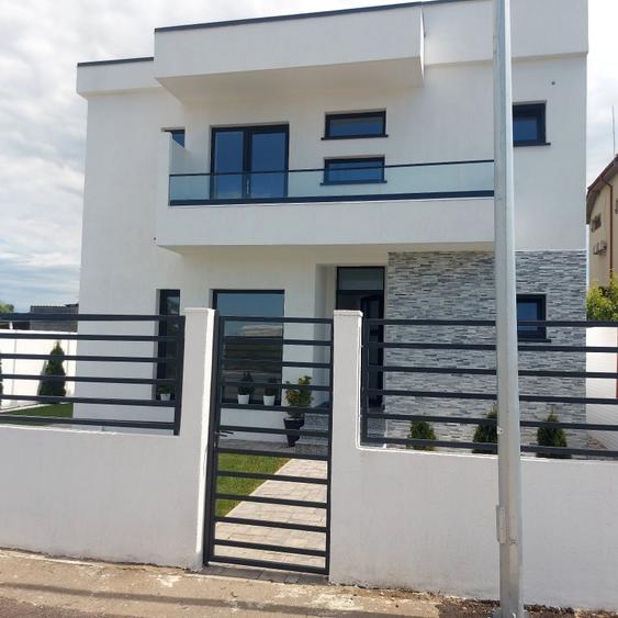 Casă cu 4 camere în Preajba