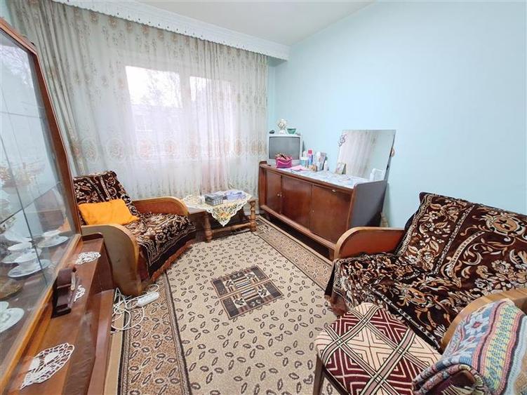 Apartament cu 4 camere decomandat în Narcisa