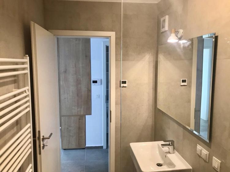 Apartament cu 2 camere decomandat, mobilat în Tractorul
