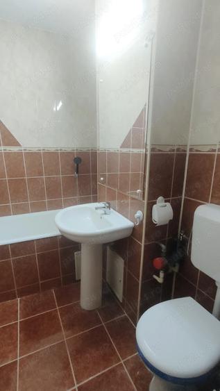 Apartament cu 3 camere decomandat în Obor