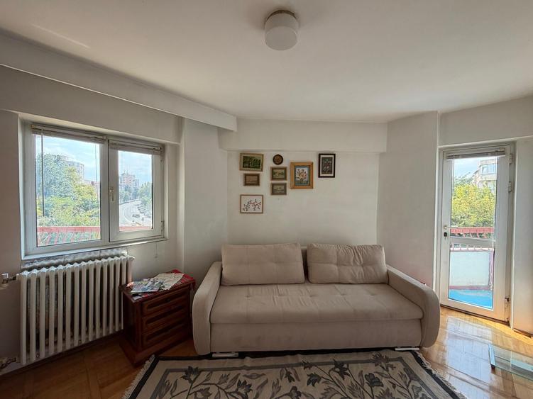 Apartament cu 3 camere decomandat în Inel I