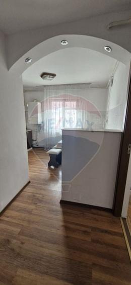 Apartament cu 3 camere în 1 Mai