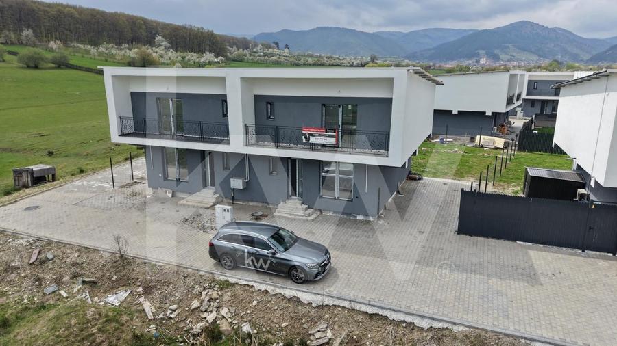 Duplex cu 4 camere cu Canalizare în Rășinari