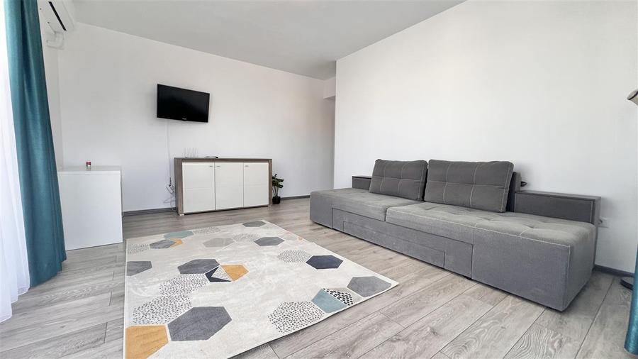 Apartament cu 2 camere decomandat în Tractorul