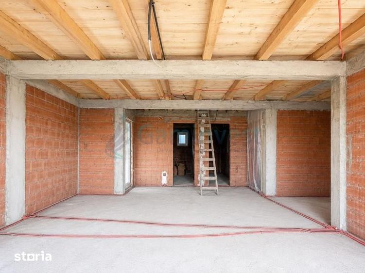 Casă cu 3 camere cu Teren 500 Mp în Sânmartin
