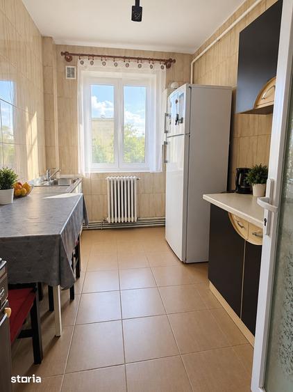 Apartament cu 3 camere semidecomandat în Cug