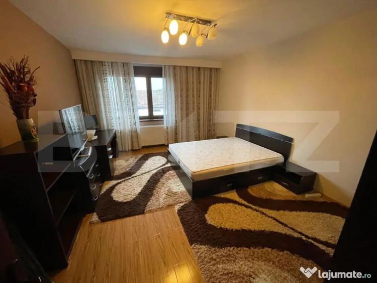 Casă cu 7 camere cu Teren 252 Mp în Semicentral