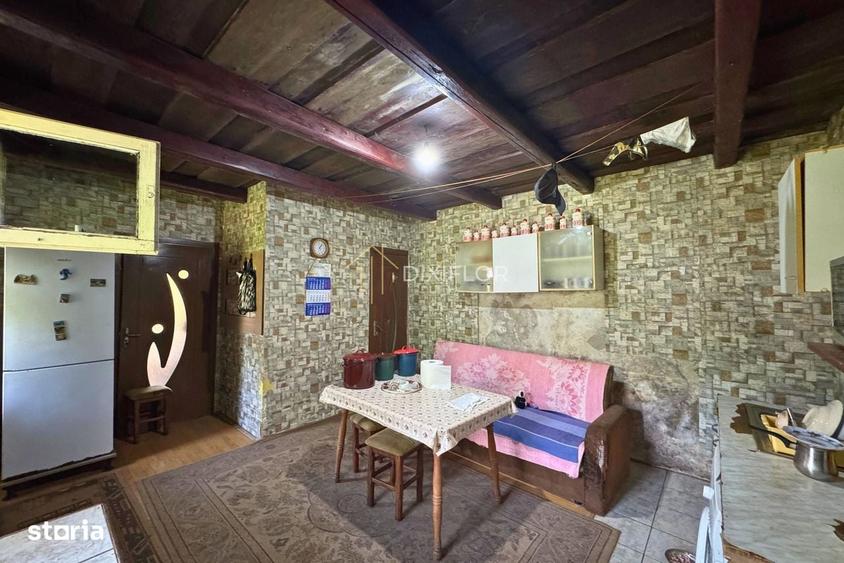 Casă cu 2 camere decomandat în Cotuș