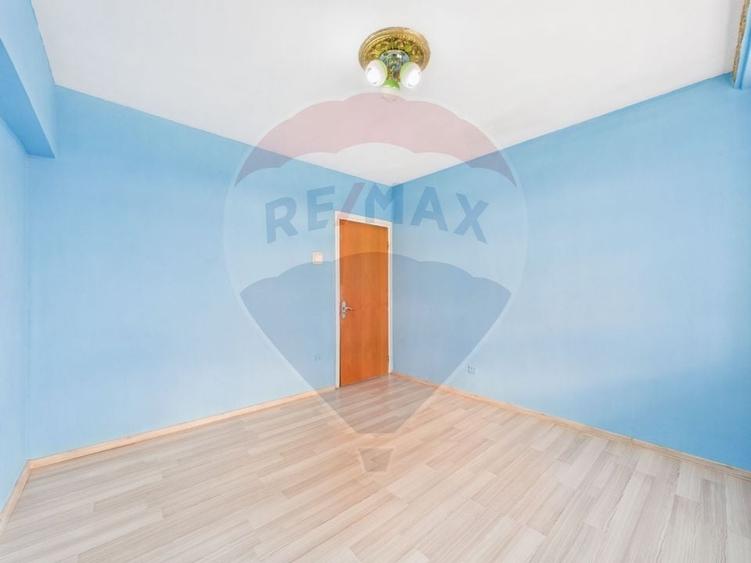 Apartament cu 3 camere decomandat în Giurgiului